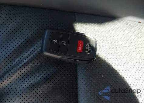 2024 Toyota Prius Xle z USA, uszkodzony, nr VIN JTDACAAU9R3020195